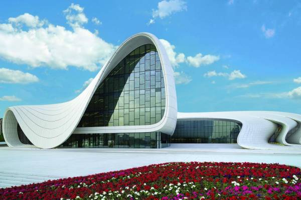 Əmlak məsələləri üzrə hüquqşünaslarımız və məsləhətçilərimiz vasitəsilə daşınmaz əmlakın və torpağın alınması zamanı zəruri olan hüquq xidmətləri təqdim edirik.